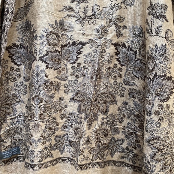 Vintage Floral Wrap/Scarf, Brown/Cream, Reversible - Picture 5 of 9